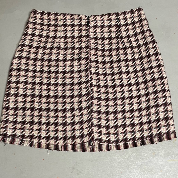 BCBG Generation Houndstooth Fringe Mini Skirt Brown, Cranberry, Plum, Cream sz 8 - Picture 11 of 11